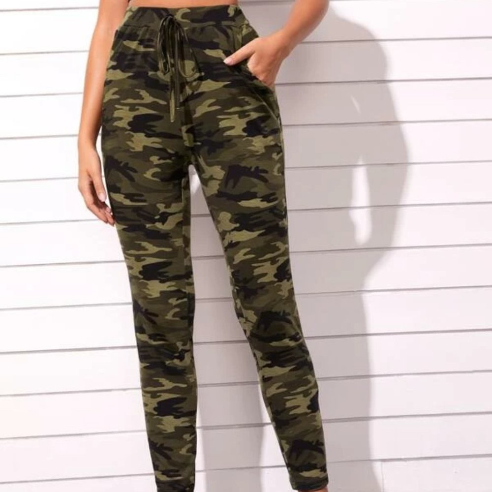 Green Camo Jogger Pants in XS (Fits like a S) - Picture 3 of 3